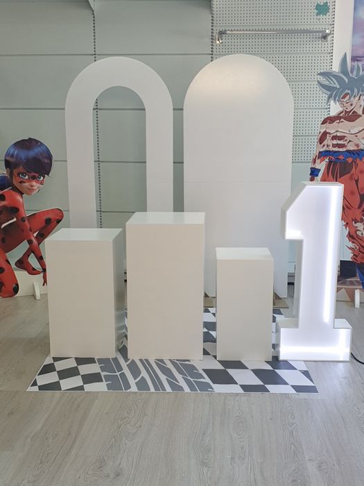 Painéis, Cilindros e Mesas de festa para venda. Preço na descrição