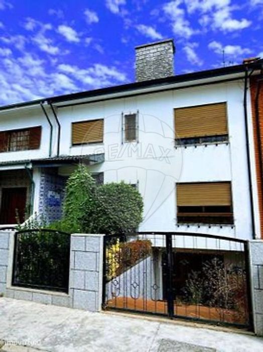 Moradia T4 para venda