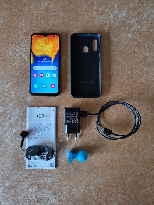 Telemóvel Samsung Galaxy A20e 32 GB Dual SIM com acessórios