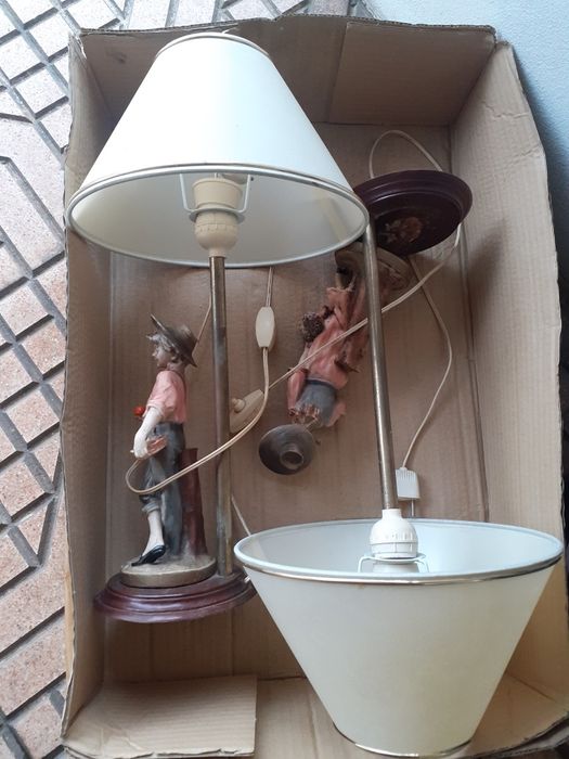 Mesa e candieiros