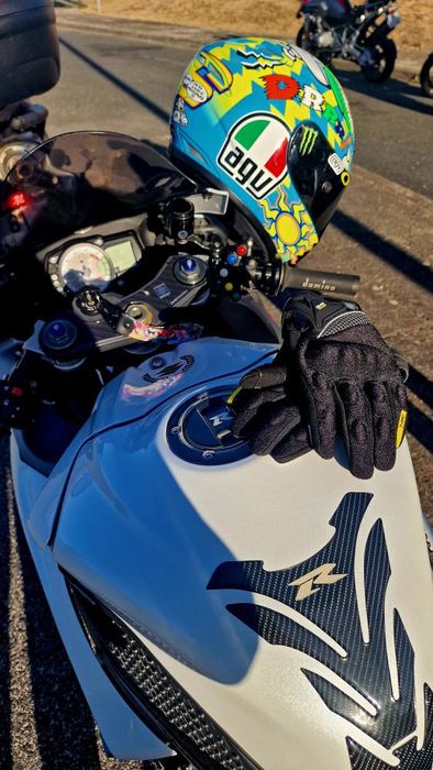 Suzuki gsxr 750 k8 ( imaculada )