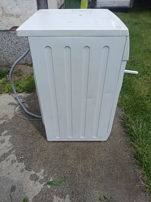 Sprzedam pralkę Bosch ta pralka whirlpool
nie działa
