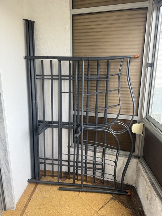 Cama de casal de ferro