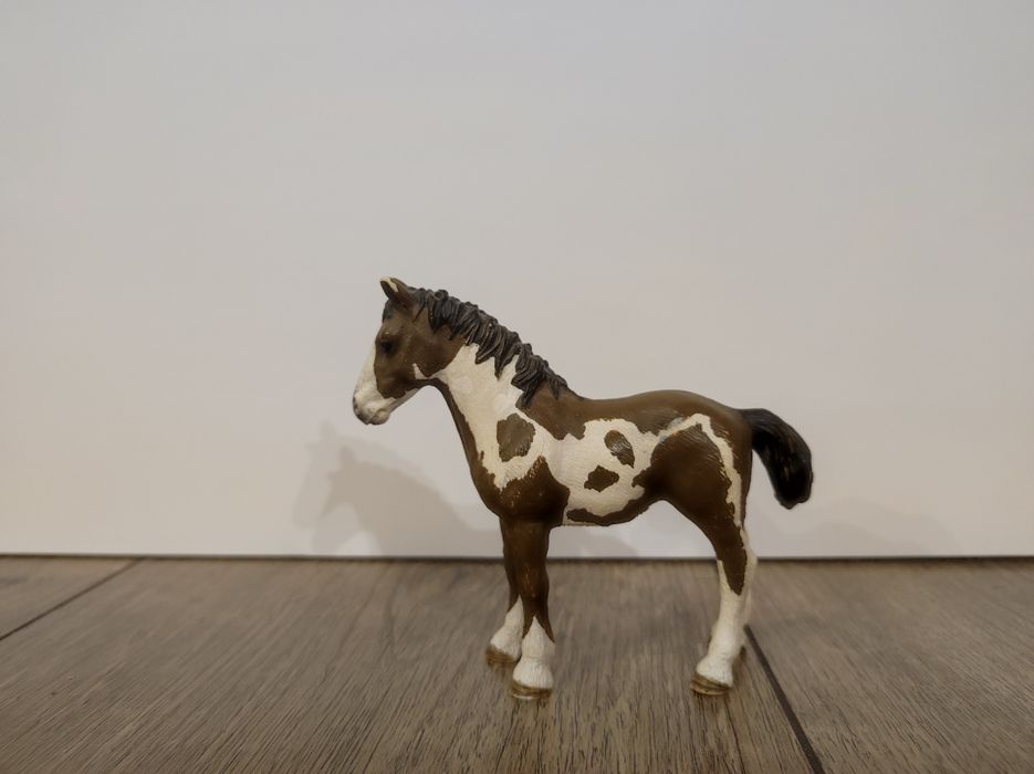 Schleich 13695 źrebię rasy pinto