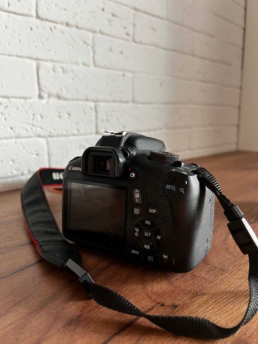 Canon eos 2000d фотоапарат + 2 обʼєктиви