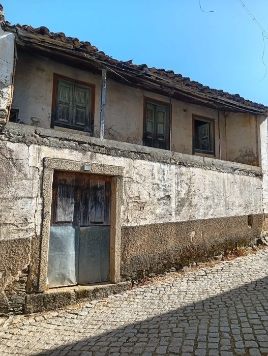 Casa de habitação em mós Moncorvo