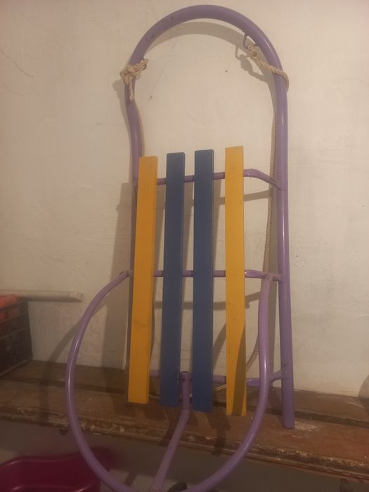 Дитячі сани  в хорошому стані