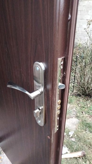 Установка изготовление,продажа дверей,врезка замков.