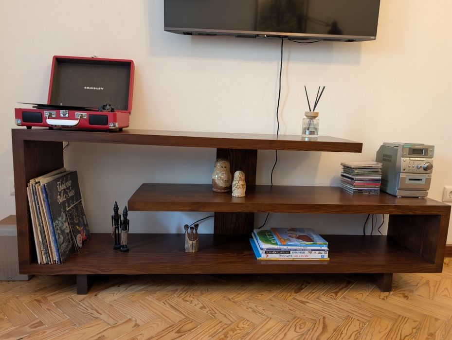 Móvel de TV em Madeira Maciça – Design Moderno / Contemporâneo