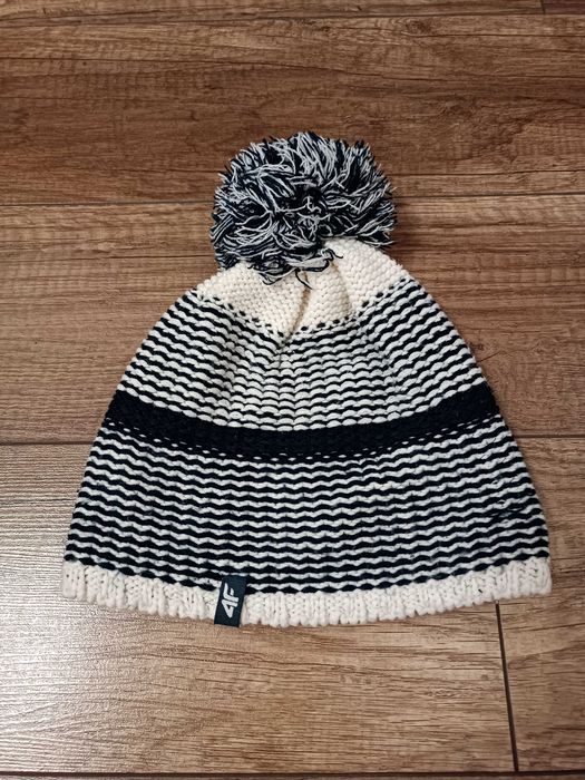 Zimowa czapka 4F z pomponem