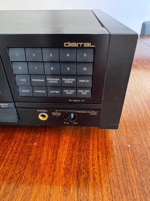 Leitor de CDs JVC XL-Z555