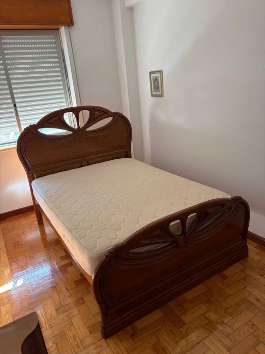 cama de corpo e meio com estrado, nova