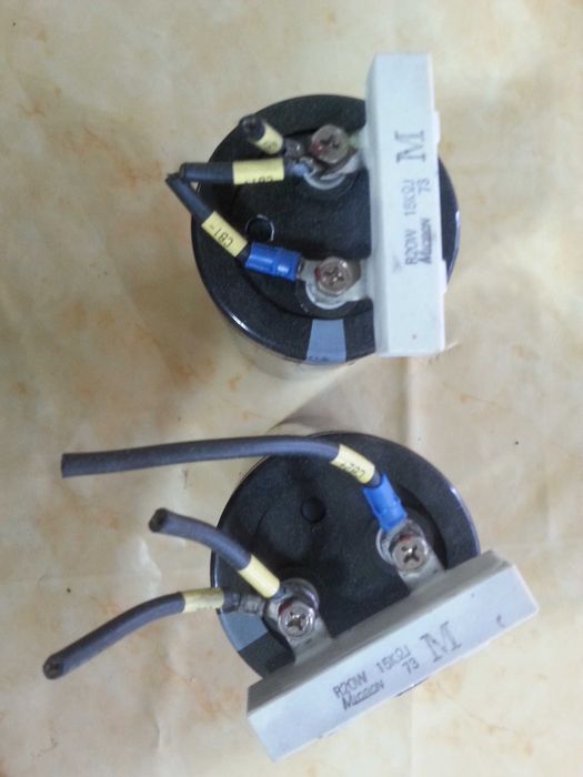 Condensadores electrolitícos  de 2700uF 400Volts