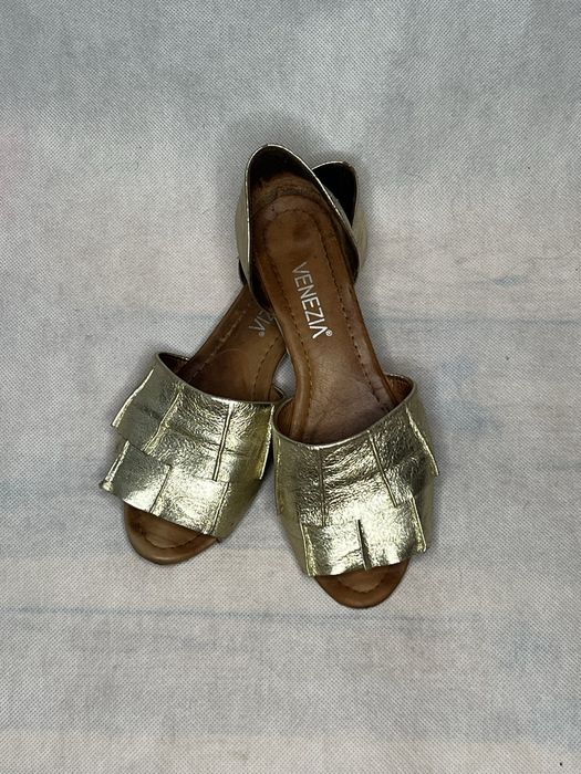 Złote sandały z zapiętkiem Venezia