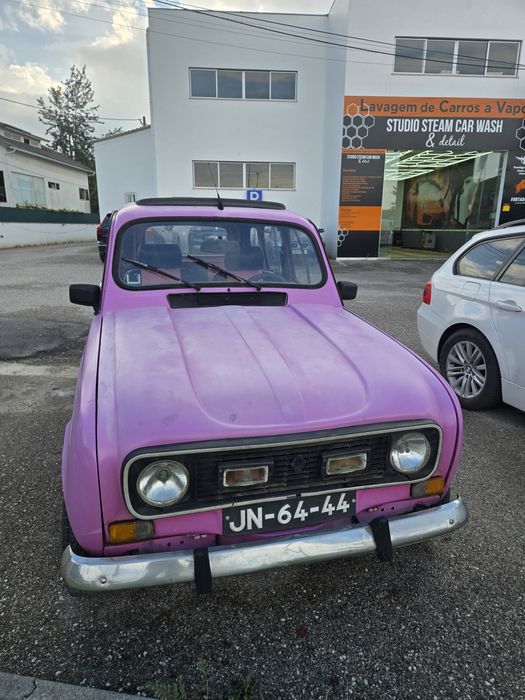 Renault 4 L GTL (Pantera cor de rosa)