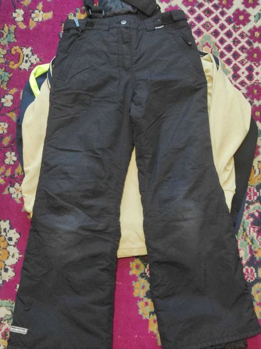 Одяг 10-12 років на хлопчика пакетом куртка весна-осінь,штани, желетка