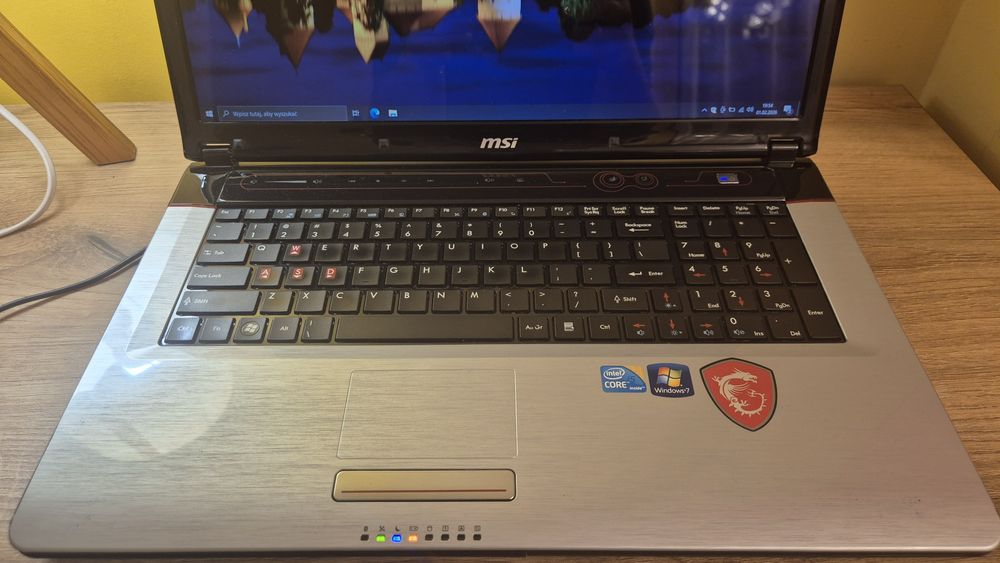 Laptop MSi Ge700 i5 8gb ram SSD 256gb 17.3"