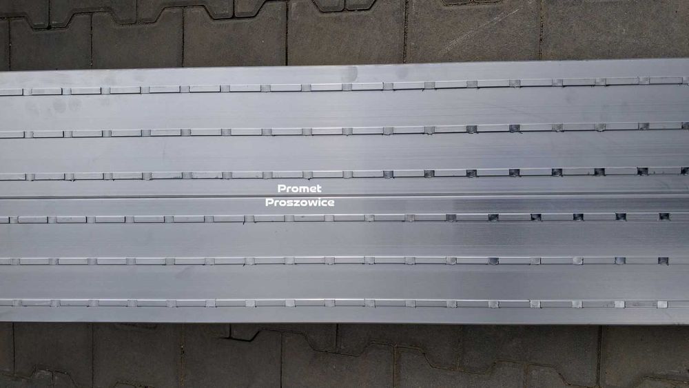 2 Lekkie Najazdy Aluminiowe Panelowe Frezowane do Busa Przyczepy 32cm szerokie
