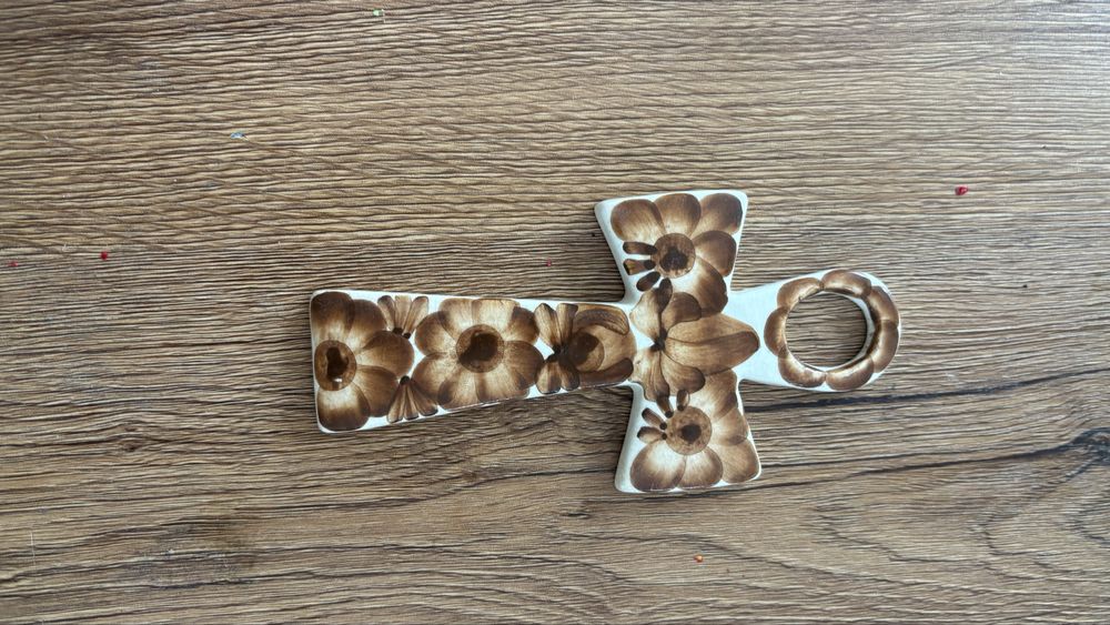 Sprzedam ceramiczny krzyz recznie malowany