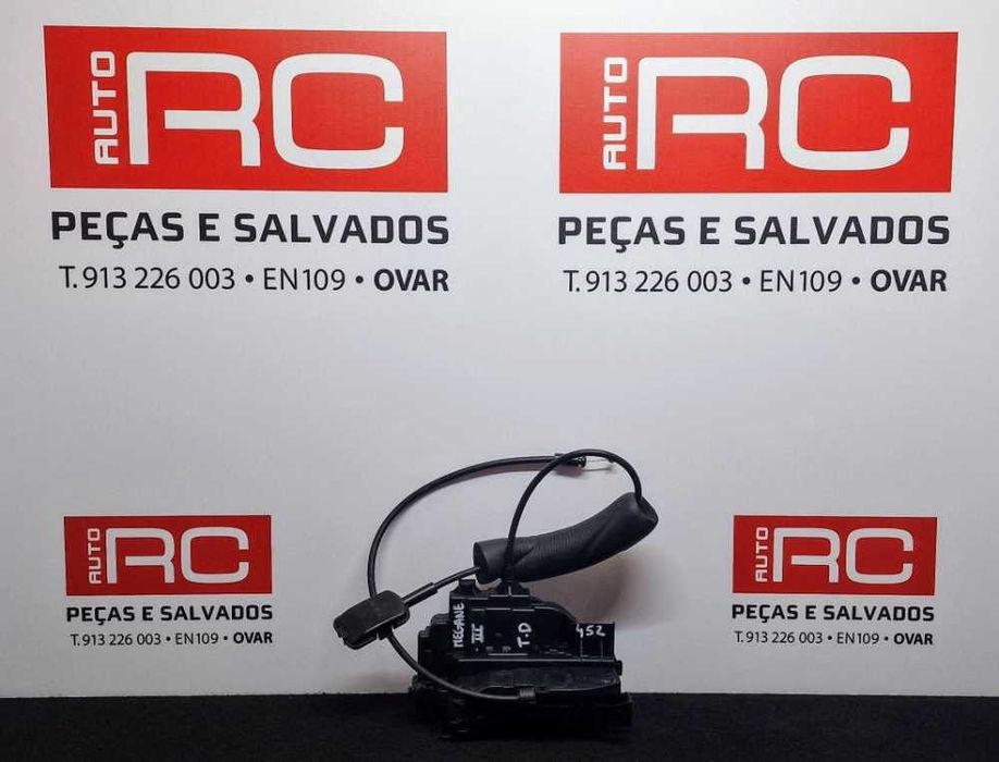 Fechadura / Fecho Porta Trás Direito 825020002R - RENAULT MEGANE III Hatchback