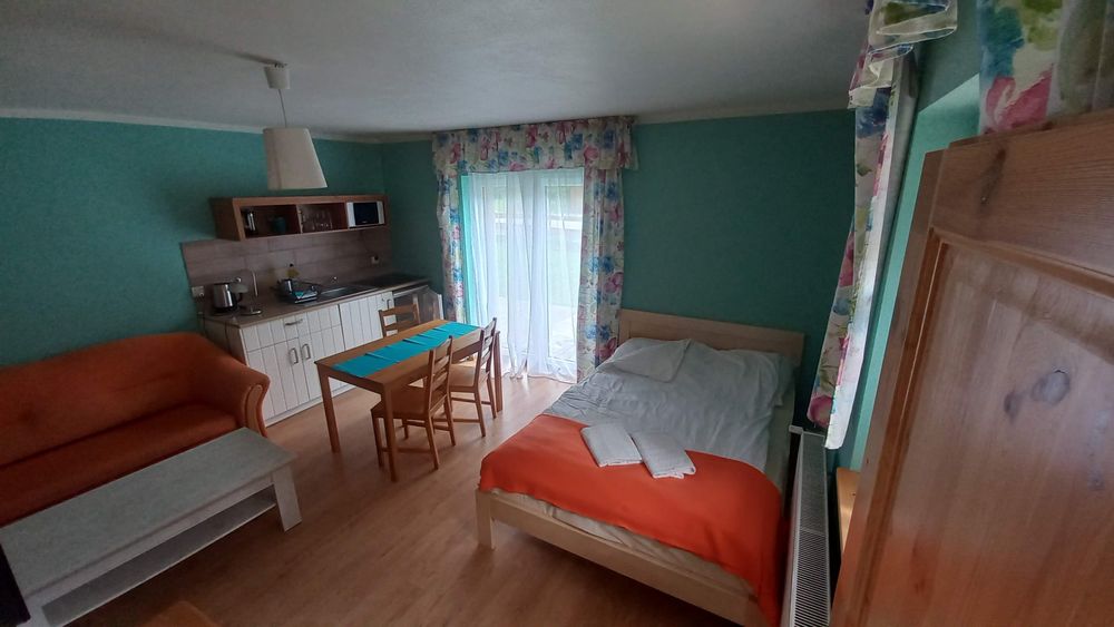 1/2  Domu 85m2 na wyłączność max 8 osób.