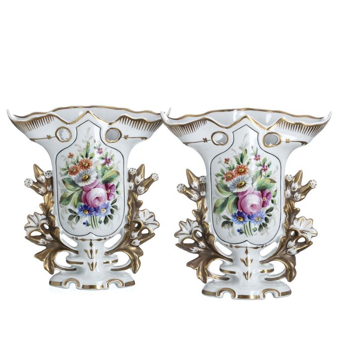 Par de jarras em vidro opalino pintado