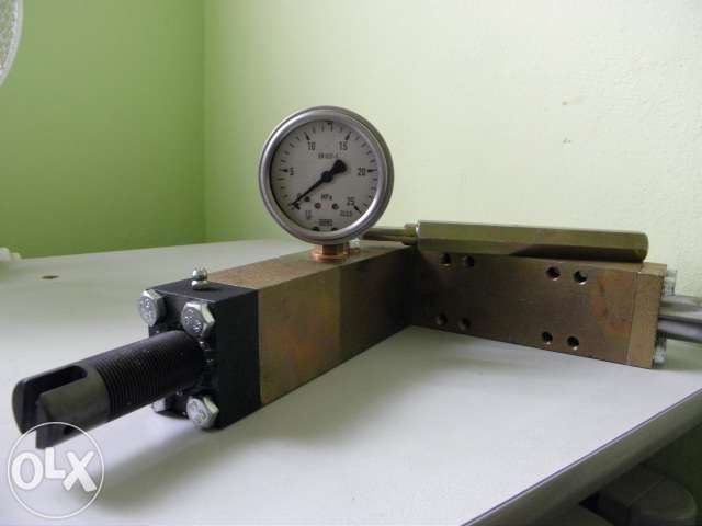 Koło trakowe napinacz hydrauliczny koła