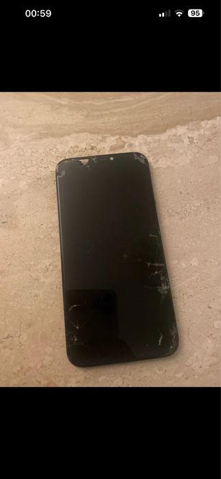 Ekran iPhone X uszkodzony