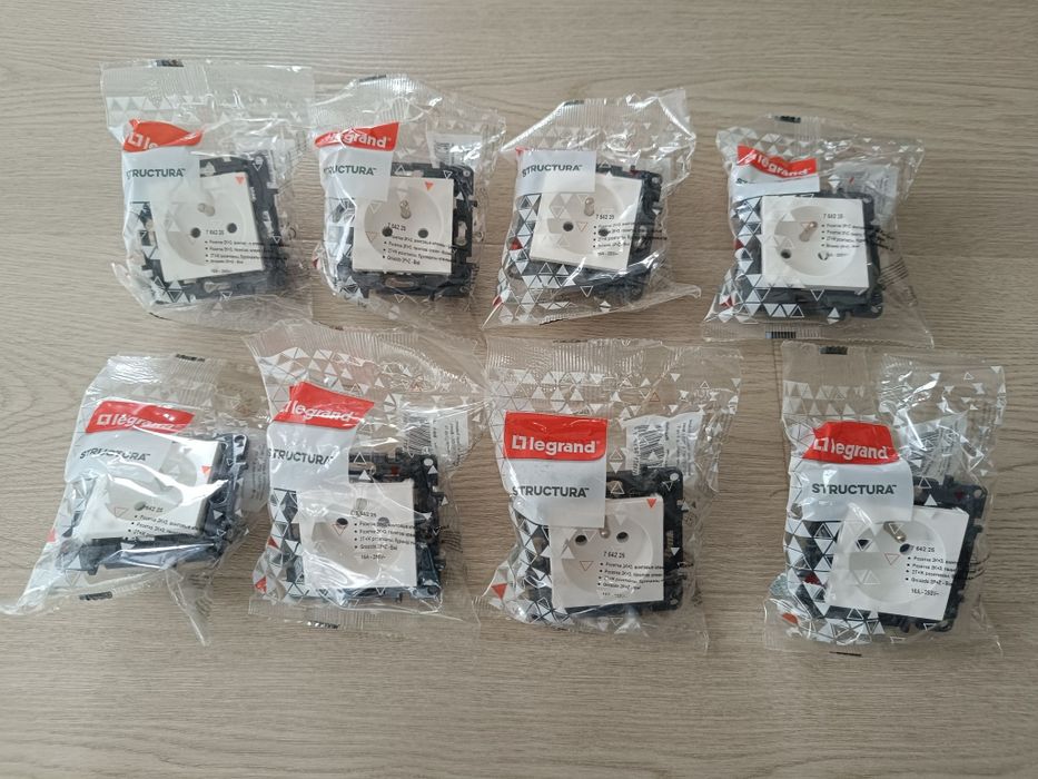 Legrand Structura gniazdo pojedyncze 2P+Z 8 sztuk - nowe!