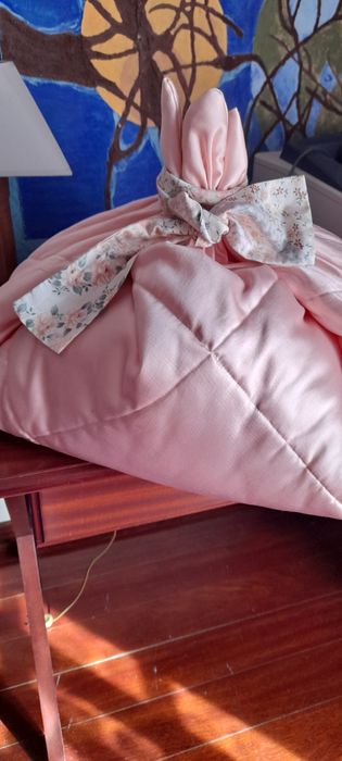 Pendentes de cortinados e folhopuff