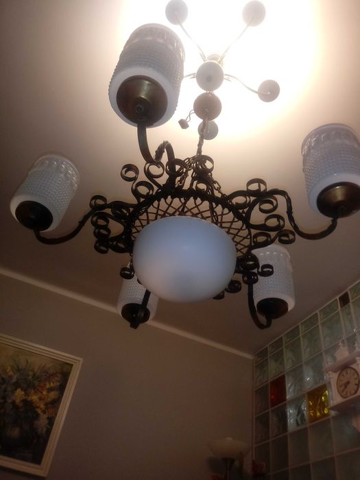 Żyrandole retro z PRL-u plus klosze z epoki