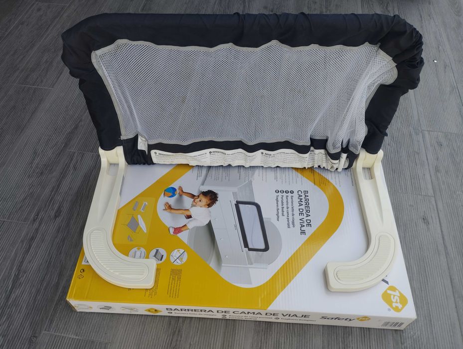 Duas barreiras de cama de viagem