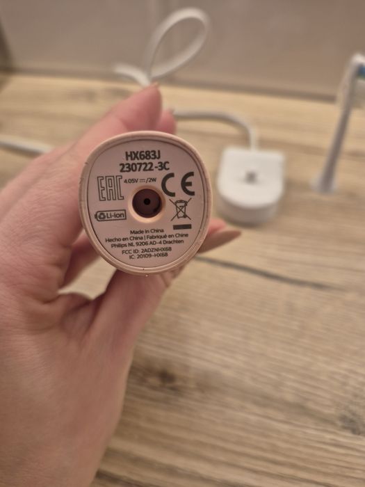 Szczoteczka soniczna Philips Sonicare HX683J różowa z ładowarką