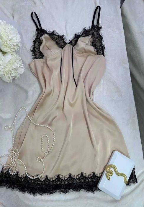 Шовкова нічна сорочка з мереживом 42/44/46/48/50