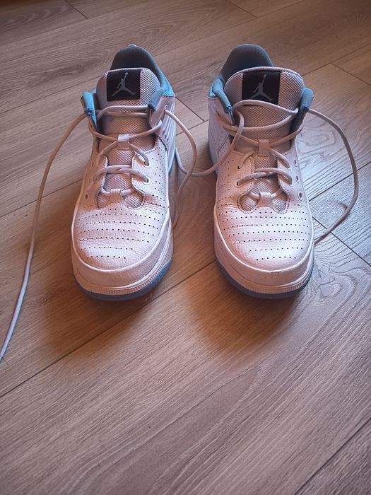 Jordan max aura 5
