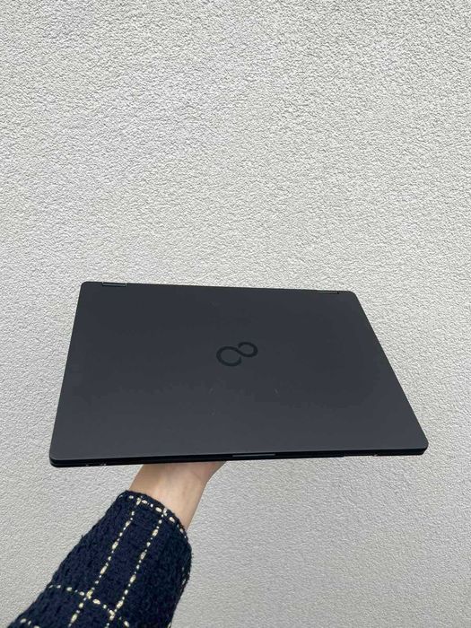 Fujitsu LifeBook U7311 — легкий бізнес ноутбук з 4G модемом є 90шт