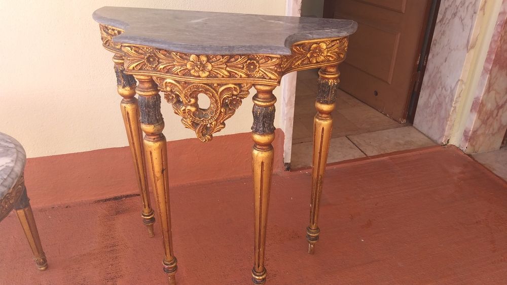 Mesa com espelho entrada