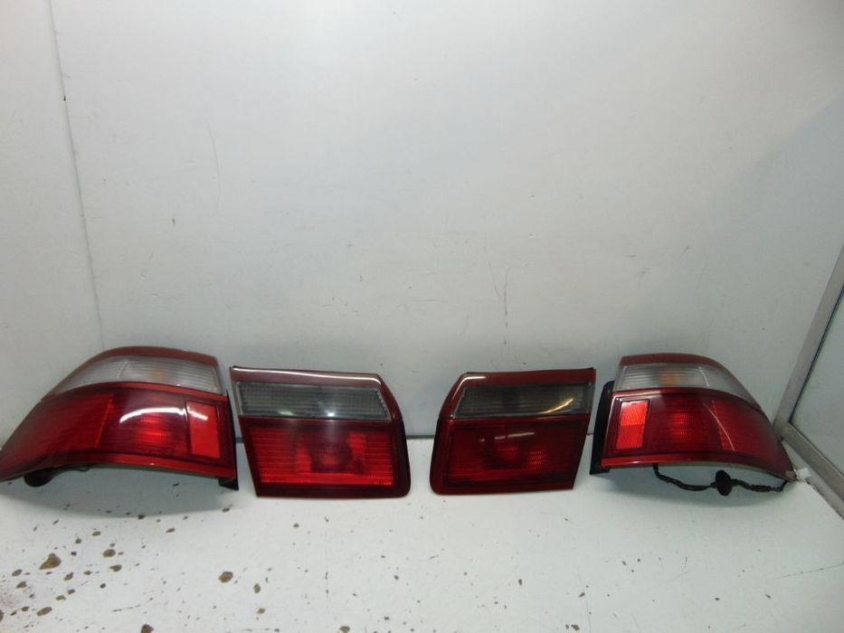 Mazda 626 farolins trás originais