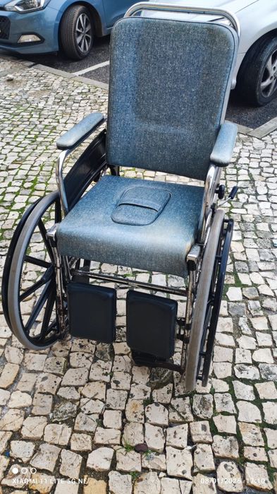 Cadeira de rodas multifunções 80eur.