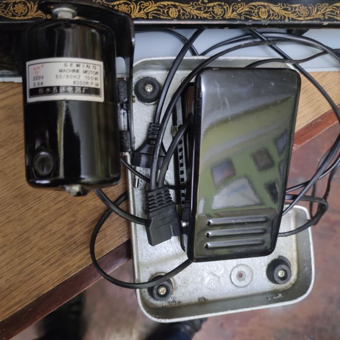 електро привід для швейної машинки: 220v0.5A; 50/60 Hz; 100W; 6000 об