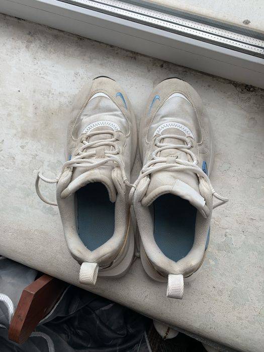 Кросівки NIKE.