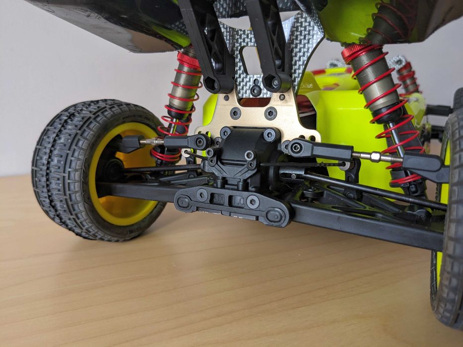 Zawodniczy buggy SWorkz S104 EK1 PRO KIT w skali 1:10. Prorevo.