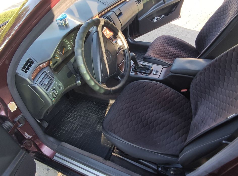 Гарний Мерс w210 бензин 2.0 (обмен на недвижимость)