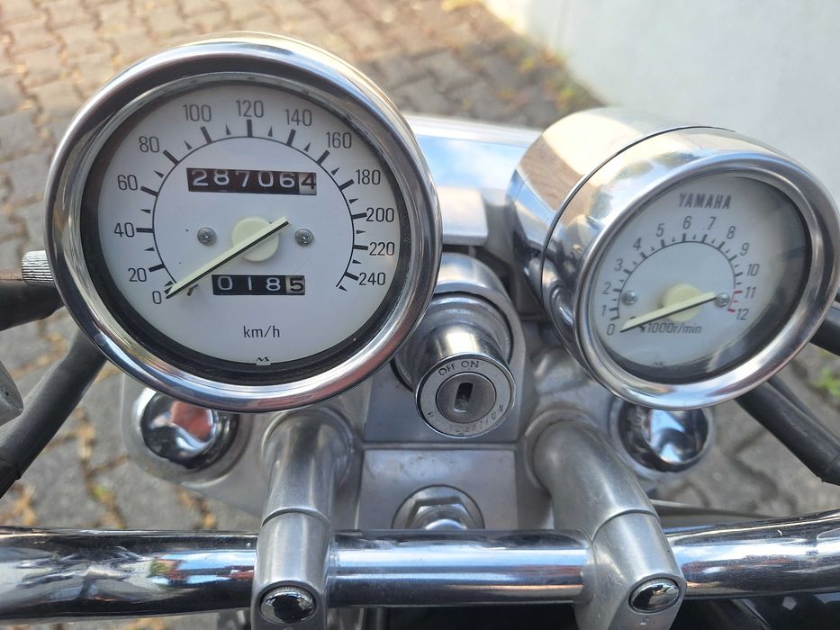 Yamaha FZX 750 Estimada. Mota muito fiável.