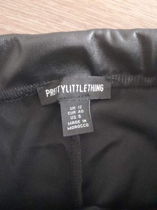 PrettyLittleThing spodnie skóropodobne