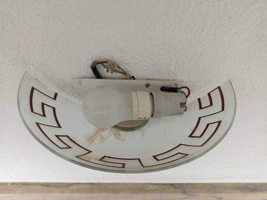 Candeeiro de parede interior em vidro opalino semicircular