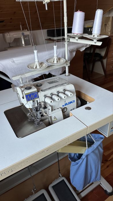 Overlock maszyna do szycia Juki MO-6814S