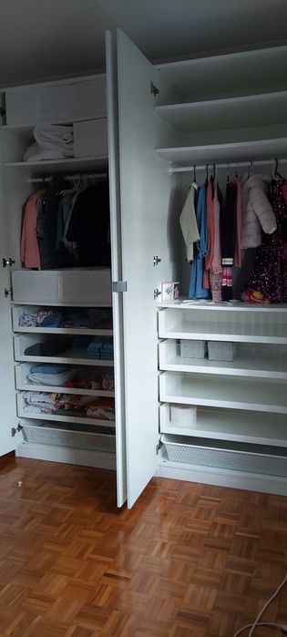 Roupeiro de quarto em muito bom estado