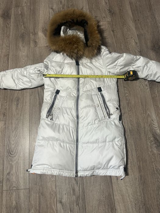 Жіночий пуховик з натуральним хутром