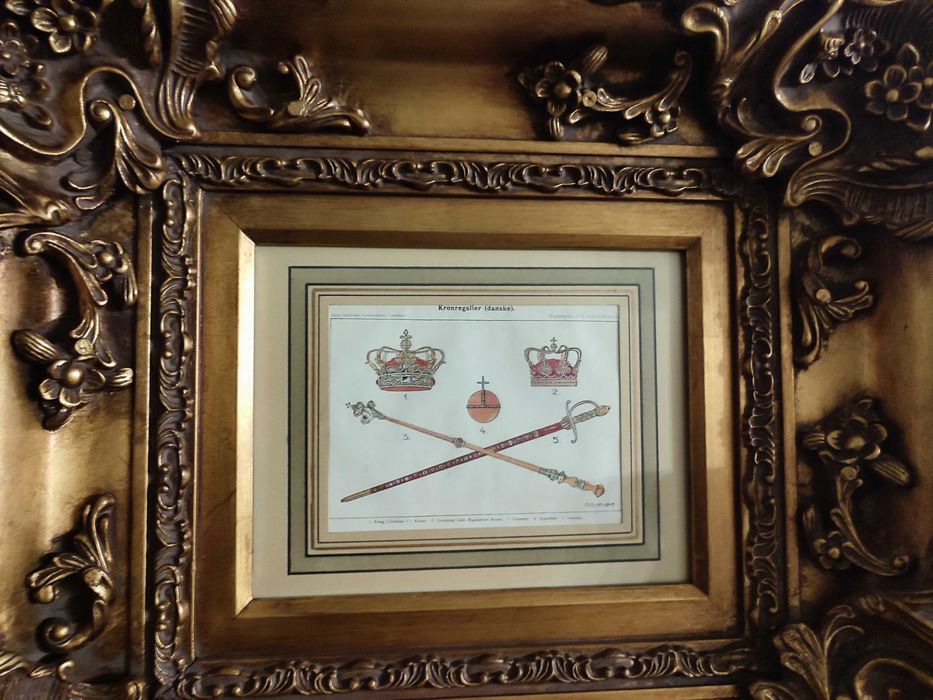 Quadro com moldura dourada - Lindíssimo